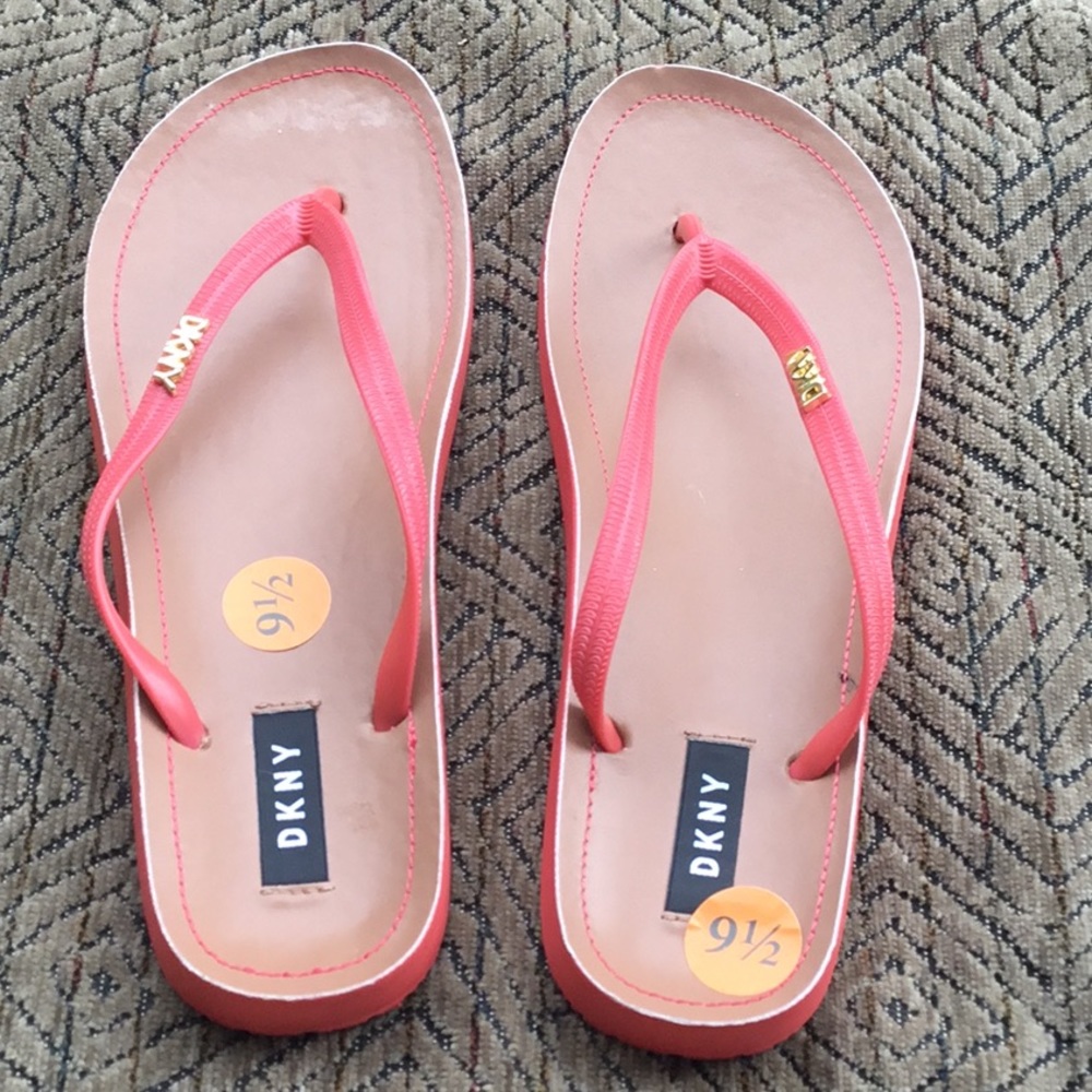 DKNY SANDALS